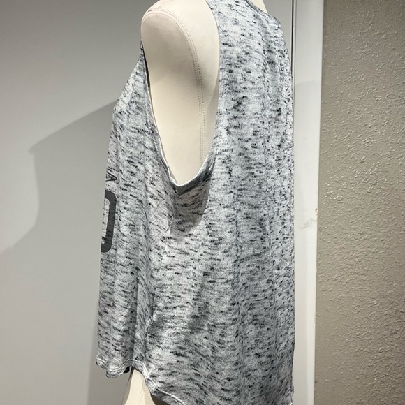 Wound Up Gray Sleeveless Muscle Tee Relaxed Fit - Picture 10 of 16